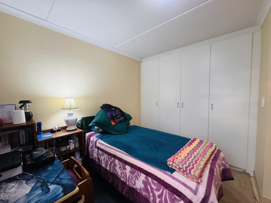 To Let 1 Bedroom Property for Rent in Guldenland Western Cape
